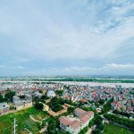Cần bán căn penthouse view sông hồng, cầu nhật tân. dt 168m2/4pn3wc. nội thất cơ bản. sẵn sổ