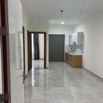 Nhượng lại căn 2pn đã decor lại nội thất, view hướng mát. lh 0879665096