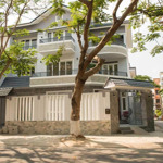 Cho thuê biệt thự 400m2 vị trí trung tâm đắc địa, p.tân phong, quận 7