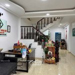 Bán nhà hai lầu gần trường hoa lư, khu kiết thiết trung tâm quận 9, tặng nội thất