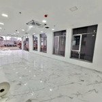 Cho thuê tòa nhà văn phòng 7 tầng nổi , 1 tầng hầm mới keng nguyễn văn cừ long biên. lh 0981291518
