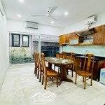 Cần tài chính bán gấp nhà mặt phố văn miếu giá 25 tỷ, dt 55m2, hè rộng
