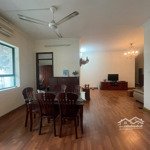 Gia đình bán căn hộ tại kđt trung hòa nhân chính tòa 17t9 122m2 3 ngủ ban công đông nam, sổ đỏ