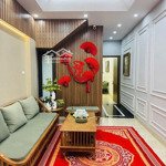 5 tầng thang máy nội thất đẹp nhiều pn, ngõ rộng, phố hoàng mai gần phố trương định quận hoàng mai