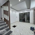 Cần bán nhà đẹp tại hàng bột- tt đống đa, gần ô tô, vị trí trung tâm, dt 32m 5t hơn 6đ