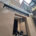Trung tâm ba đình, đối diện vincom metropolis. nhà dân xây, gần ô tô, thoáng trước sau. ngõ thông