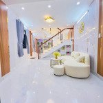 Nhà đẹp ô tô đổ cửa nở hậu 5,5m ban công rộng rãi sân đậu xe mà chỉ 2tỷ550