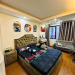 Nhà đẹp long lanh nội thất cơ bản đã đầy đủ ô tô vào nhà, mấy bước ra hồ điều hoà