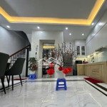 8 tỷ, dt 34m2, 5 tầng thang máy, 3 ngủ khép kín, cách 30m ra mặt phố trương định, hai bà trưng