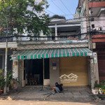 Cho thuê nhà: mt đỗ bí - 6,8x22m - 1 lầu, st - có 3pn - giá 23 triệu.