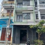 Bán nhà 1 trệt 2 lầu kdc hiện hữu gần ngã tư chiêu liêu, dĩ an