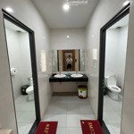 Cho thuê biệt thự him lam quận 7 dt 10x20 hầm trệt 3 lầu có thang máy nhà mới giá 80 tr/th ở liền
