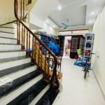Bán nhà phô ngô quyền - phân lô ô tô - 2 mặt ngõ - 3 mặt thoáng - có chỗ để ô tô miễn phí cạnh nhà