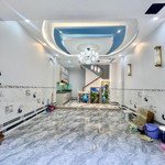 Bán nhà giáp 3 tháng 2 xe hơi đổ cửa nhà đẹp ở ngay