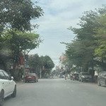ô tô tránh đỗ cổng, gần hồ, nhà văn hoá, trung tâm phố sầm uất. đất thổ cư dt 41m, mt 4,4m. giá 2,1