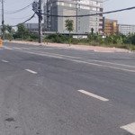 Bán nhà cấp 4 cũ tiện xây dựng mới. vị trí đắc địa. ngang 20m dài 30m có 400m2 thổ. lh: 0907063739