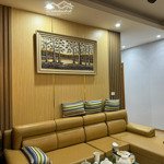 Gia đình tôi cần bán gấp căn 110m2 cc c14 bộ công an, 3pn full nội thất. giá tôi bán 5,6 tỷ.