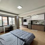 Studio ban công siêu rộng cực chill_ngay cầu kiệu_yên tĩnh_bãi xe oto gần nhà phú nhuận