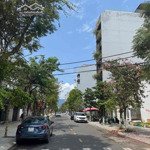 1 lô 240m2 mt12m duy nhất cắt lỗ phố đỗ thế chấp rộng 8m lề 5m cách biển 100m phù hợp xd villa ở&kd