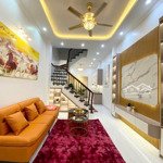 Cần bán gấp nhà đống đa, 45m2 sổ đỏ riêng, 3 ngủ, khách - bếp đủ cả chỉ 6 tỷ 8 lh:0903951222