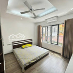 Chính chủ cần tiền bán gấp nhà nguyễn văn cừ 50m,4 tầng,mtien 4m,ngõ ô tô thông.giá đầu tư 10.x tỷ
