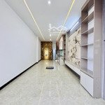 Nhà đẹp phường long biên, khu vực dân trí cao, gần aeon mall, cầu vĩnh tuy, thang máy xịn, ở sướng