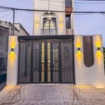 Nhà lầu rộng 3pn có sân đậu ô tô, gần trường đại học y dược cần thơ