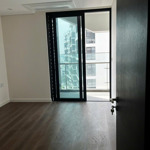Cho thuê căn hộ 2 ngủ tầng đẹp, nội thất cơ bản từ chủ đồng tư, hợp đồng dài hạn