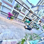 Bán nhà 4 tầng sát làng đại học thủ đức