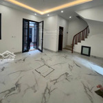 Bán nhà riêng ngõ 58 đường láng - 1 nhà ra phố - 63m2*5tầng - hơn 11tỷ - ôtô đỗ - nhà 3 mặt thoáng
