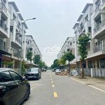Bán nhà liền kề 4 tầng giá tốt