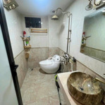 Giá đầu tư. bán nhà 5 tầng 113m2 nguyễn văn cừ, cho thuê 20tr/tháng. giá 12.95 tỷ
