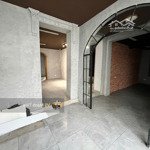 Biệt thự, mặt phố quang trung hoàn kiếm 220 m2 x 3 tầng, mặt tiền 15m, có sân vỉa hè rộng nhận ngay