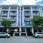 Nguyên căn 7x20m, hầm 5 tầng, view công viên, có thang máy, máy lạnh - kđt vạn phúc. giá tốt 55tr