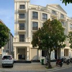 Bán nhà phố dt 96m2 giá tốt chỉ 17 tỷ bao hết - vị trí đẹp tại trung tâm vinhomes grand park