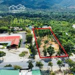 Lô đất vip 3 mặt tiền quốc lộ 20 dt 30 x 100m, có sẵn 200m2 thổ cư. trung tâm thị trấn đạ huoai