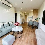 Bán căn 2pn 1vs 54m2 view hồ hướng mát full đồ giá tốt tại toà i2. lh 0967372946 em nhà