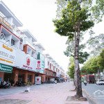 Nhà 2 mặt tiền có view công viên thoáng mát