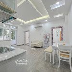 Căn hộ 2 phòng ngủ cao cấp mới khai trương rộng 80m2 full nội thất ban công dọn vào ở ngay