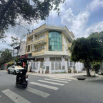Cho thuê nhà khu bình phú, góc 2mt đườn 28, q.6, 8 x 20m, 3.5 tấm, giá 40 triệu/tháng