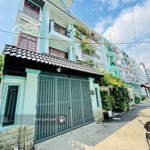 Ngay cv làng hoa, 115m2 (5,5m x20m), 4 tầng, 5 phòng master, hxh đỗ cửa.