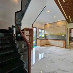 Căn nhà biệt thự lô góc 2 mặt tiền đường dt (18x8m) thổ cư/ sổ hồng riêng/ hoàn công