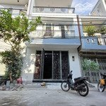 Nhà đường cách mạng tháng 8, dt 4x15m trệt 2 lầu, có sẵn máy lạnh. nhà mới sạch sẽ