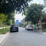 Bán lô đất 90m2 -8,4tỷ - tặng nhà c4 - đường rộng 12m - khu vực vip linh trung- trung tâm tđ