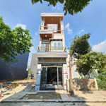 Nhà phố: 3 tỷ 600, 68m2 nhà 1 trệt 2 lầu kdc gần ngã tư bình chuẩn, tp. thuận an
