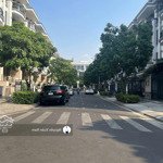 Cho thuê nguyên căn 7m x 21m =147m2 , hoàn thiện 1 trệt 4 lầu giá 40tr rẻ nhất vạn phúc city