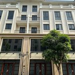 Bán gấp căn liền kề 52 m2 vin3 cạnh công viên, gần trường học , nhà để xe nổi ,chung cư masteri