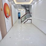 1,68 tỷ cho nhà mới 3 tầng, xây hiện đại, gần chợ sắt, bệnh viện nhi đức. ngõ nông, sân để xe rộngm