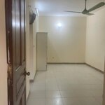 Cc cho thuê tập thể tầng 5 mặt phố nguyên hồng, cho hộ gia đình thuê ở lâu dài