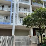 Cho thuê nhà mặt tiền 1 hầm 1 trệt 3 lầu 6pn 5x20m đường số kdc himlam quận 7